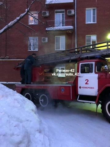 Фото: В пятиэтажном доме в центре Кемерова произошёл пожар  3