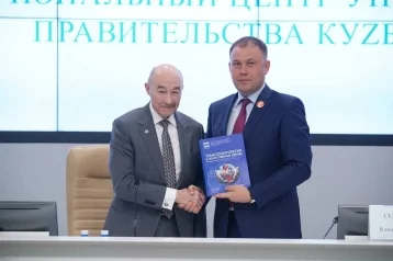 Фото: В Кузбасс приехал академик РАН и трансплантолог Минздрава РФ Сергей Готье 1