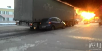 Фото: ДТП с тремя авто спровоцировало пробку в Рудничном районе Кемерова 1