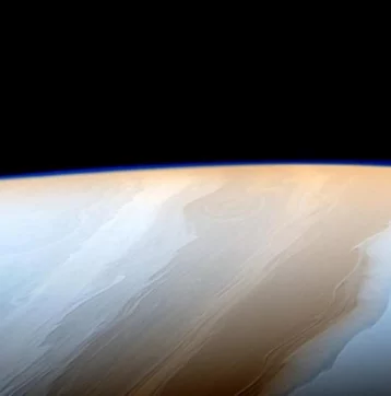 Фото: В NASA показали необыкновенное свечение Сатурна 1