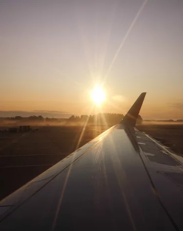 В Бразилии самолёт загорелся во время посадки пассажиров