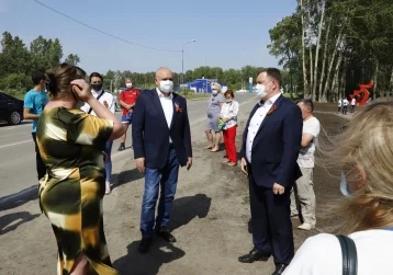 Фото: Остановили у машины: родители пожаловались губернатору Кузбасса на закрытый детсад 1