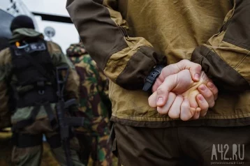 Фото: В Домодедове мужчина с муляжом гранаты угрожал работникам военкомата 1