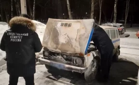 В Новокузнецке предъявили обвинение 27-летней женщине, которая подожгла машину полиции