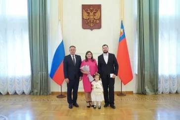 Фото: Илья Середюк наградил кузбасских финалистов конкурса «Семья года» 4