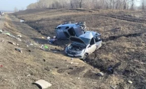 ГИБДД сообщила подробности смертельного ДТП с вылетевшими в кювет авто на кузбасской трассе