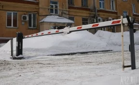 Власти Кемерова демонтируют шлагбаумы и снесут незаконную постройку в Заводском районе