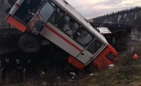 В Кузбассе устанавливаются причины ДТП с вахтовым автобусом, в результате которого пострадали 5 человек