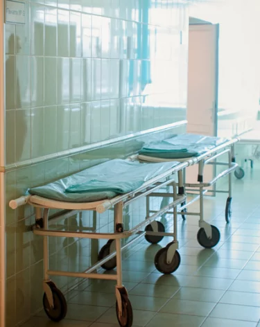 В Подмосковье мужчина с ножом ворвался в больницу и попытался напасть на врача