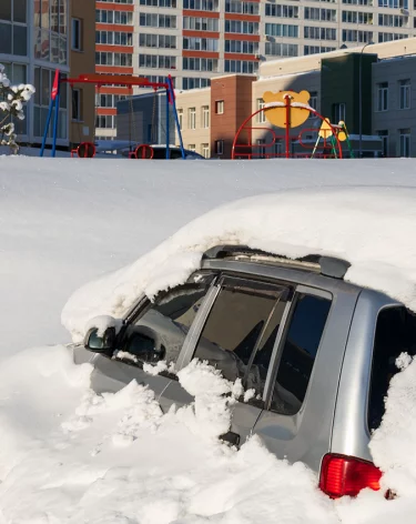 В Новокузнецке усилили борьбу с «подснежниками»: автовладельцам дали 14 дней