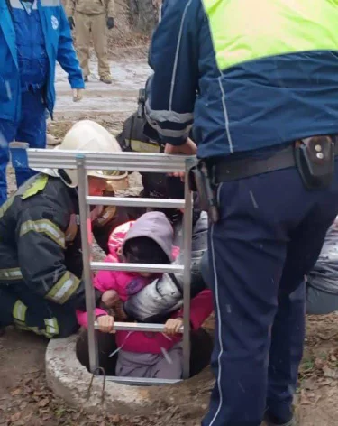 В Красноярском крае 10-летняя девочка провалилась в колодец