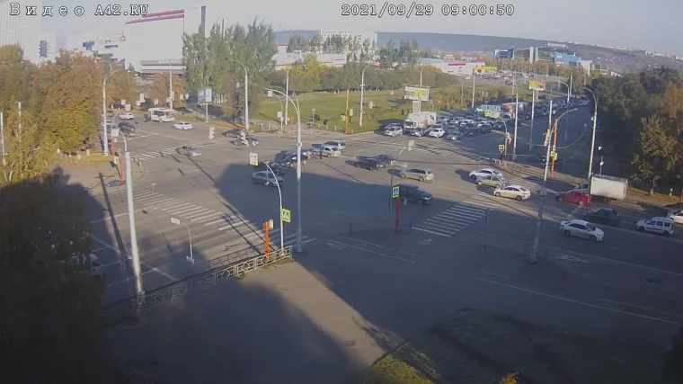 Фото: Момент ДТП на пересечении Терешковой и Ленина в Кемерове попал на видео 2
