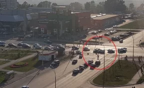 В Кемерове на проспекте Шахтёров столкнулись два автомобиля