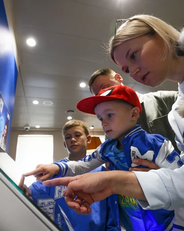 ВТБ: сибиряки переходят на альтернативные платёжные инструменты, а наличные оставляют на подарки и чаевые