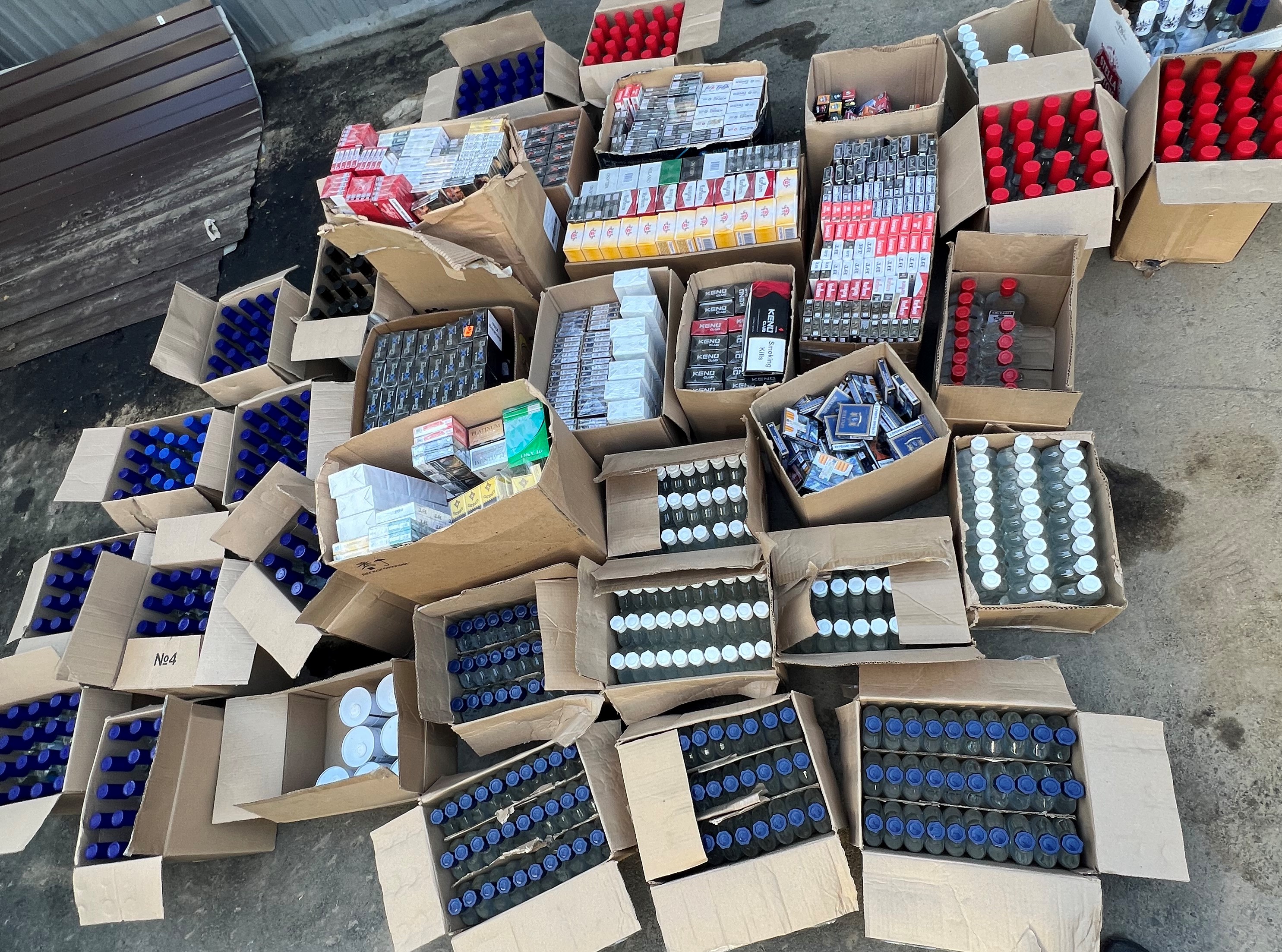 557 бутылок алкоголя и 3 480 пачек сигарет: в Кемерове на складе обнаружили товары без маркировки