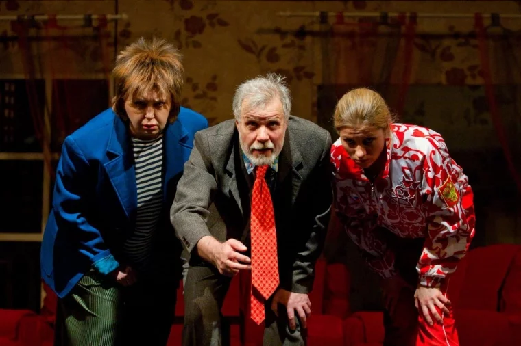 Фото: Мэр Новокузнецка поздравил актёров: драматическому театру исполнилось 90 лет 2