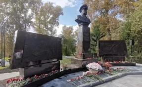 В Кемерове установили памятник легендарному «угольному генералу»