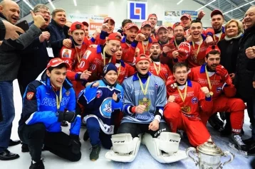 Фото: Кузбассовец в составе сборной России по хоккею с мячом стал чемпионом мира  1