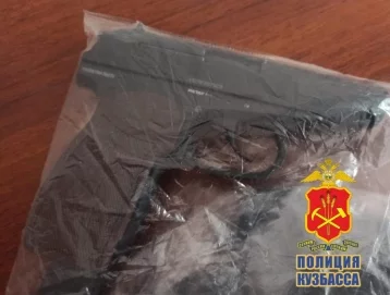 Фото: В Осинниках задержали мужчину, устроившего с балкона стрельбу 1