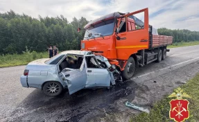 В Кузбассе водитель «КамАЗа» устроил на трассе ДТП с 4 погибшими: дело ушло в суд