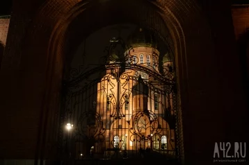 Фото: Кемеровчан развезут по домам после ночного Пасхального богослужения в Знаменском соборе 1