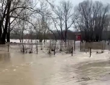 Фото: Мэр Новокузнецка показал на видео подтопленный паводком район 4