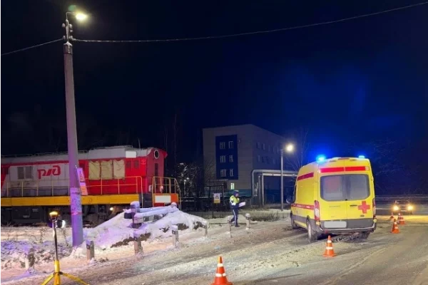 В Кирове в ДТП со скорой помощью и тепловозом пострадала фельдшер