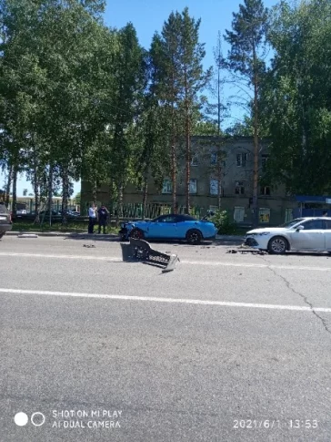 Фото: «Один на весь город»: стали известны подробности ДТП с редким автомобилем в Кемерове 1