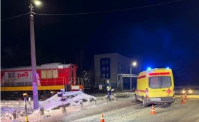 В Кирове в ДТП со скорой помощью и тепловозом пострадала фельдшер