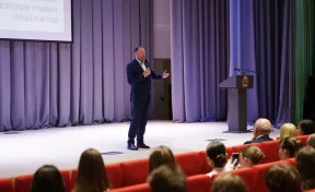 «Поздравляю наших звёзд»: мэр Кемерова вручил муниципальные стипендии 115 школьникам
