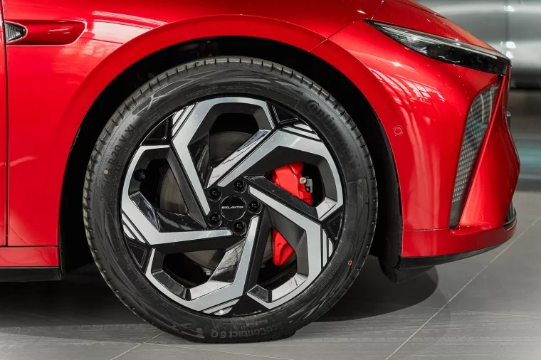 Фото: Топ-5 фишек премиального гибридного купе EXLANTIX ES 3