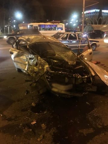 Фото: В Новокузнецке в столкновении двух иномарок погибли оба водителя 1