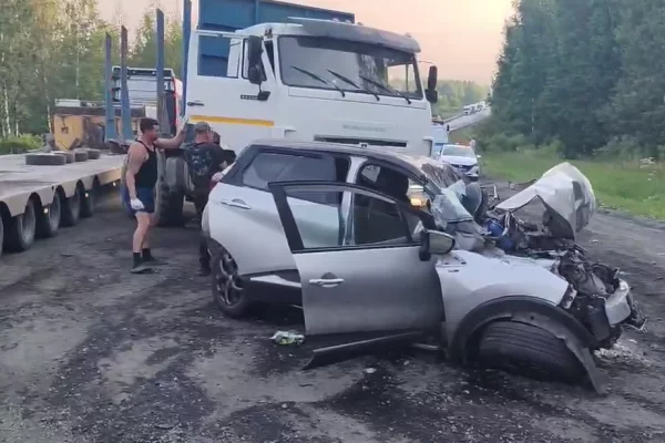 Один человек погиб, четверо пострадали в ДТП с тремя грузовиками в Кузбассе