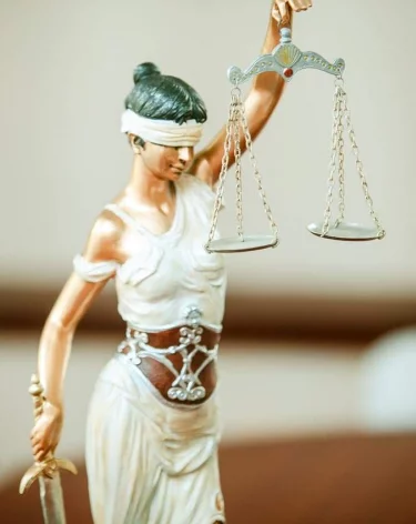 В Кузбассе 23-летняя женщина за рулём иномарки насмерть сбила 15-летнюю девочку: суд вынес приговор