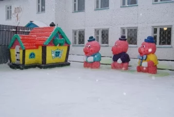 Фото: Миньоны, Емеля и Снегурочка: в кузбасской колонии прошёл конкурс новогодних фигур из снега и льда 3