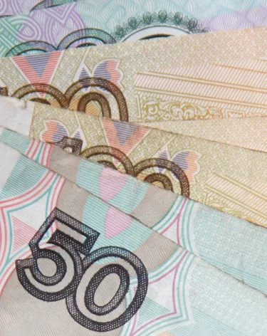 Эксперт назвал выплаты, которые вырастут после повышения МРОТ