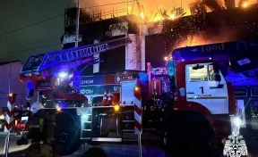 В центре Грозного сгорел двухэтажный магазин на площади 1500 квадратных метров