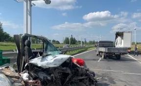 Все живы, машина в хлам: стали известны детали жёсткого ДТП с грузовиками на трассе Кемерово — Новокузнецк