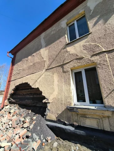 Фото: В Гурьевске обрушилась стена жилого дома, возбуждено уголовное дело 4