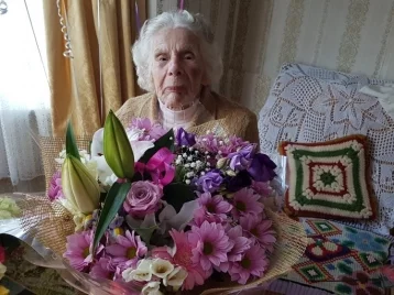 Фото: В Англии грабитель напал на 100-летнюю старушку и сломал ей шею 1