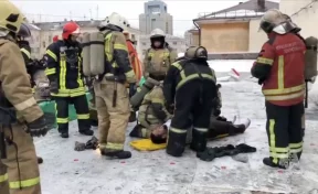 Во время пожара на крыше больницы в Екатеринбурге пострадали два человека