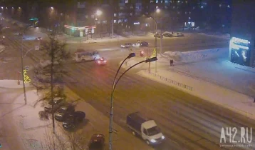 Фото: ДТП с маршруткой и Porsche в центре Кемерова попало на видео 1