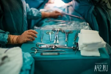Фото: В Кемерове хирурги 5 часов оперировали пациентку со сложной опухолью яичников 1