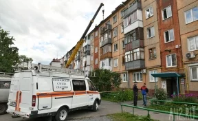В Кемерове жителям дома со сгоревшей крышей на улице Красной выплатят матпомощь