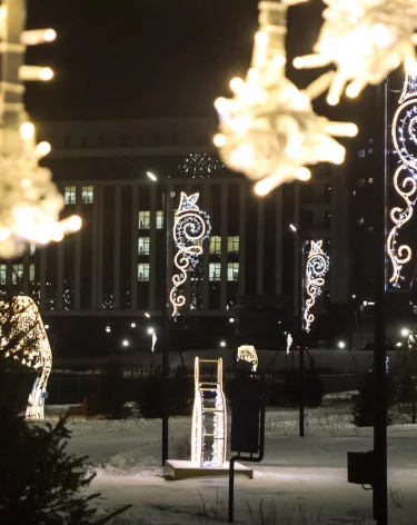 Город света: Кемерово начали украшать к Новому году