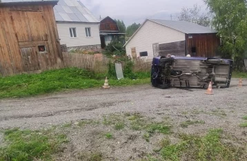 Фото: В Кузбассе опрокинулся автомобиль ВАЗ, пострадали два пенсионера 1