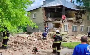 Завал в Красном Яру разбирают 78 специалистов, МЧС опубликовало видео с места взрыва газа