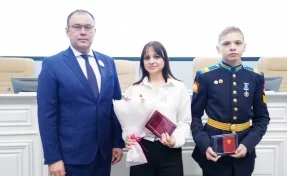 В Кузбассе наградили юного кадета, который спас тонущего 8-летнего ребёнка