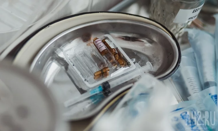 Фото: Червяк в глазу, гидравлический пенис и мочевой пузырь из кишки. Уникальные операции 2025 года в Кузбассе 9