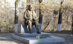 В Новокузнецке открыли памятник геологу